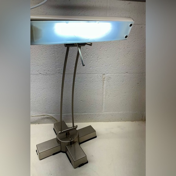 Tensor 17” piano desk, lamp, brush, nickel, full spectrum fully adjustable - Picture 8 of 11